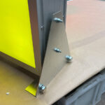 2026年1月29日更新、満空表示灯付きLED内照P看板、上部の三角ブラケット画像